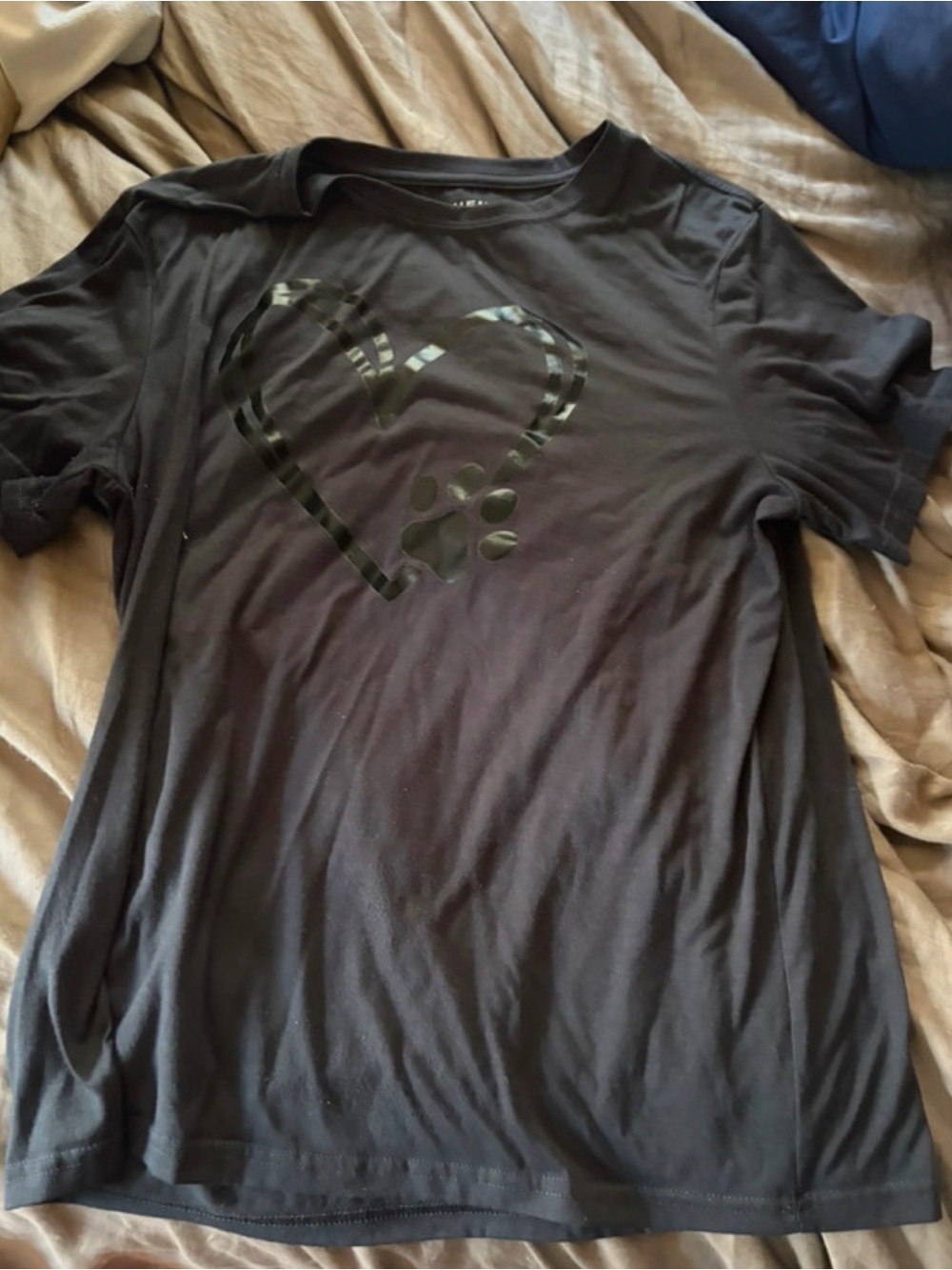 SHEIN Black Short-Sleeve Tee with Heart & Paw Graphic